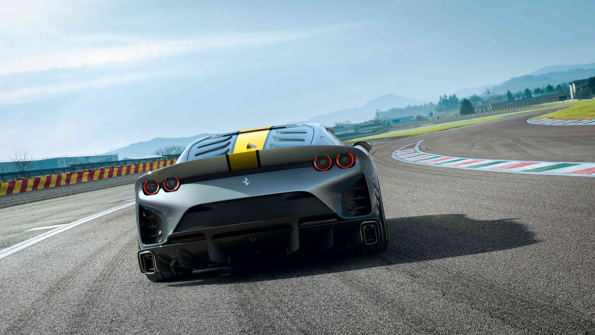 全新Ferrari法拉利V12限量版車型。