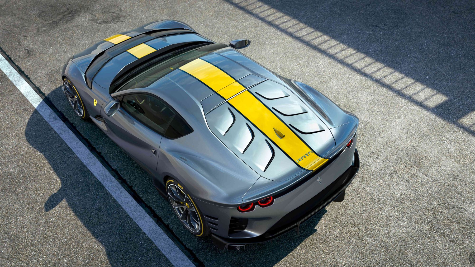 全新Ferrari法拉利V12限量版車型。