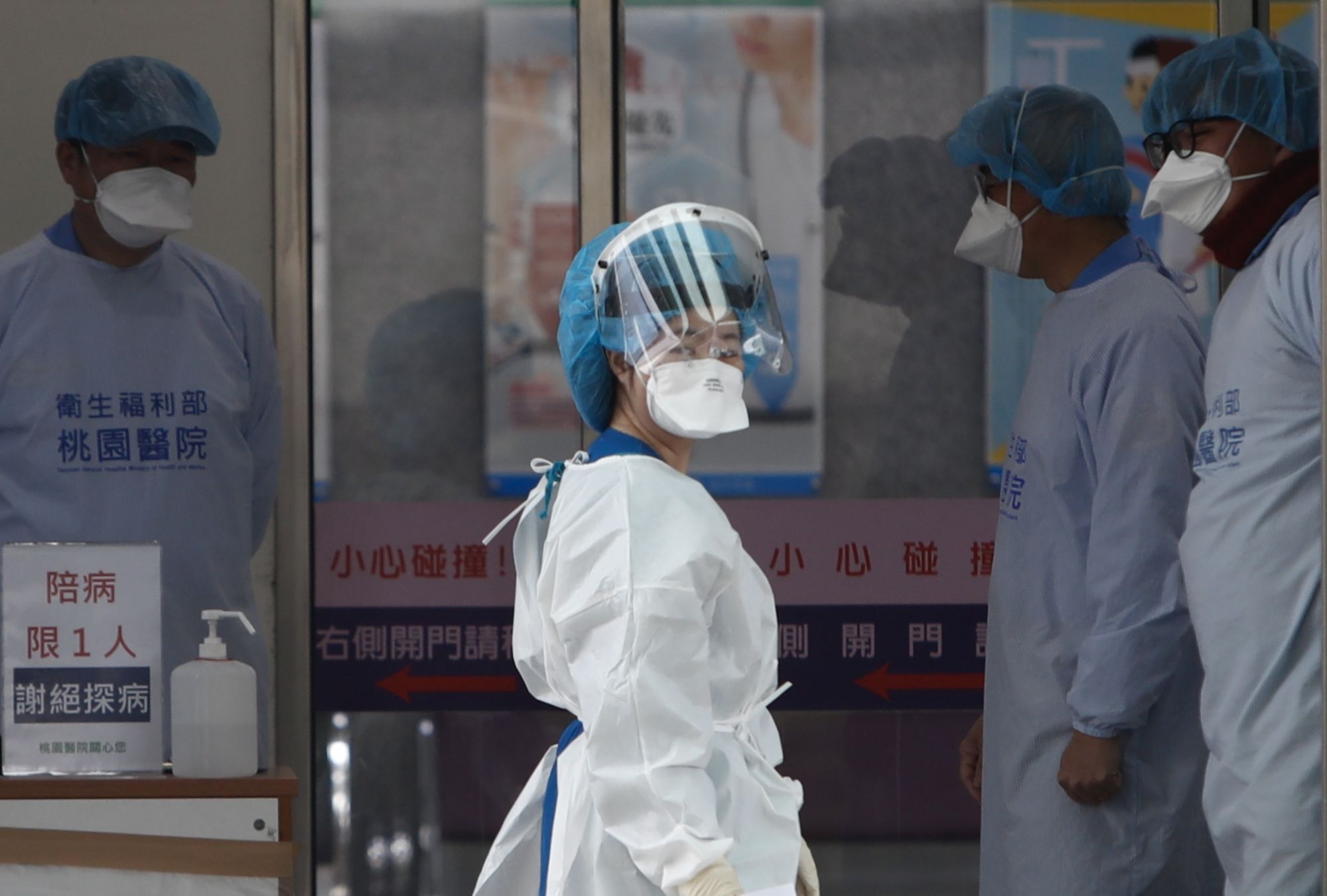 Medical workers and doctors wearing personal protective equipment seen at Taoyuan General Hospital, where a cluster of covid-19 domestic infections started, as a Taiwanese vaccine begins phase 2 clinical trial, in Taoyuan, Taiwan, on 29 January 2021. (Photo by Ceng Shou Yi/NurPhoto via Getty Images)