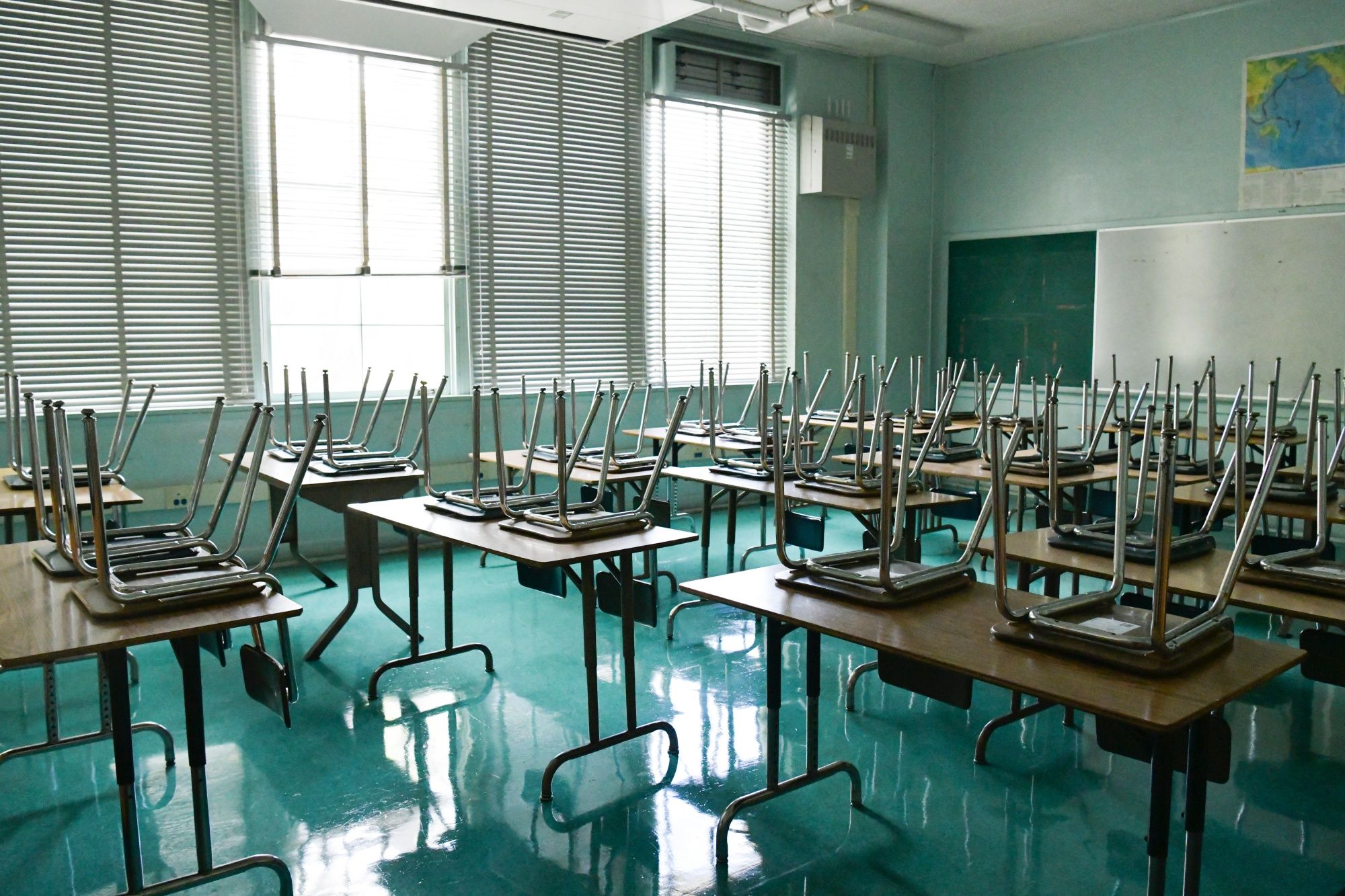 HOLLYWOOD, CALIFORNIA - AUGUST 13: An empty classroom is seen at Hollywood High School on August 13, 2020 in Hollywood, California. With over 734,000 enrolled students, the Los Angeles Unified School District is the largest public school system in California and the 2nd largest public school district in the United States. With the advent of COVID-19, blended learning, or combined online and classroom learning, will become the norm for the coming school year. (Photo by Rodin Eckenroth/Getty Images)