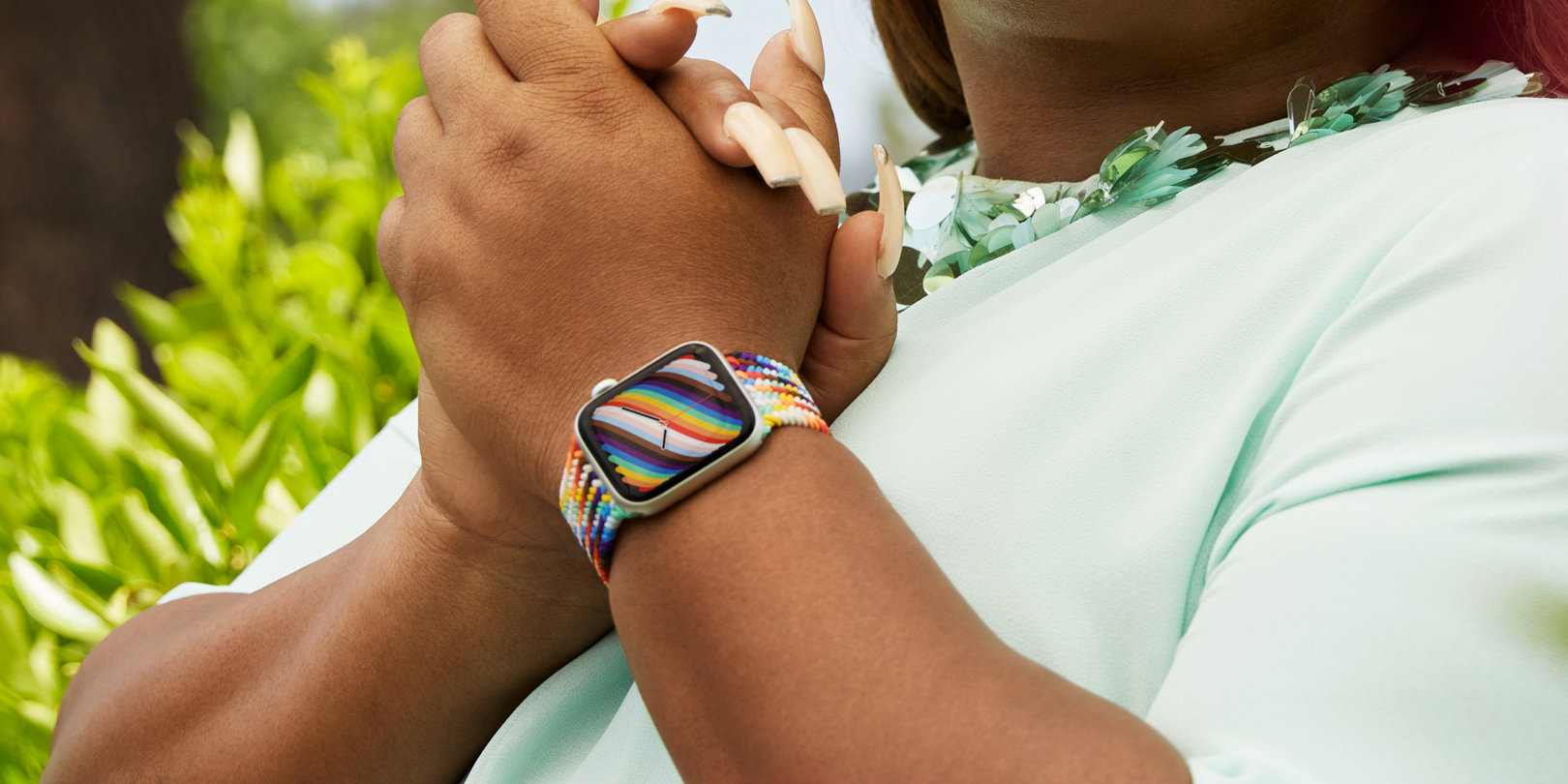 6 月同志驕傲月:Apple Watch 推全新彩虹版錶帶