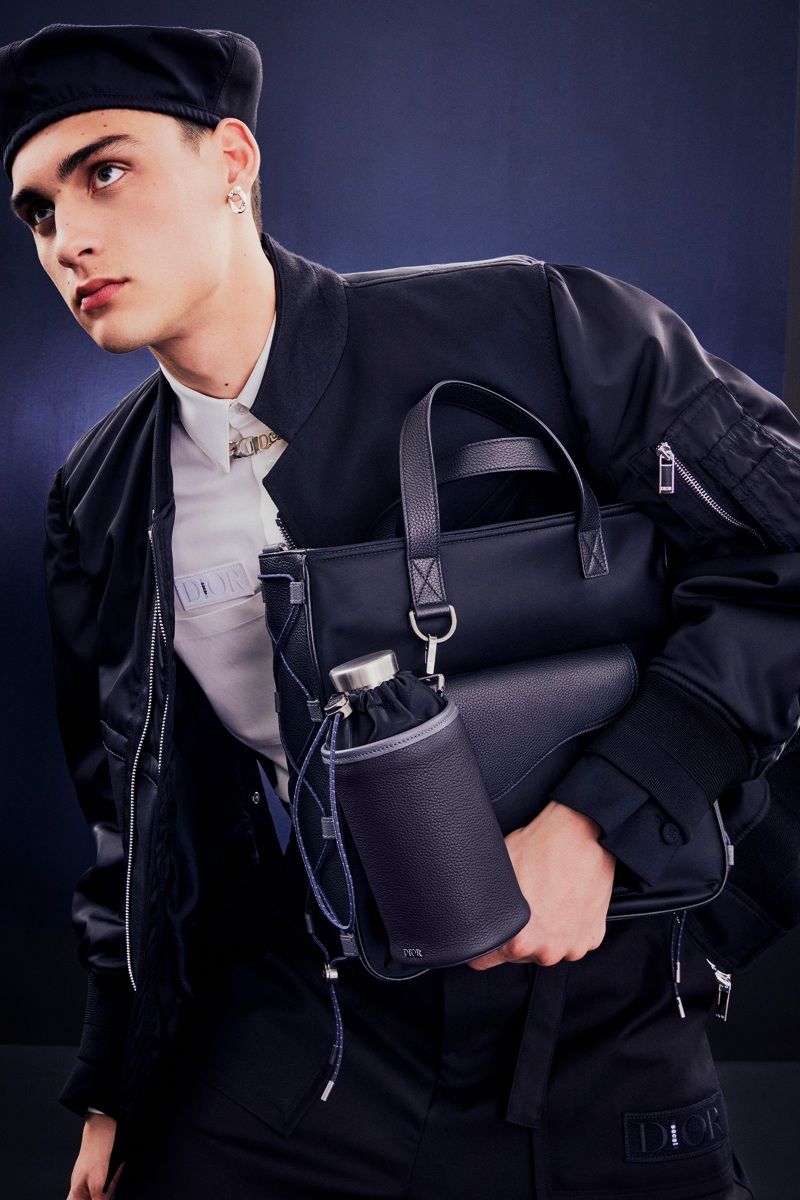 Kim Jones 與 Sacai 主理人阿部千登勢聯手打造 Dior x Sacai 2022早春男裝系列。