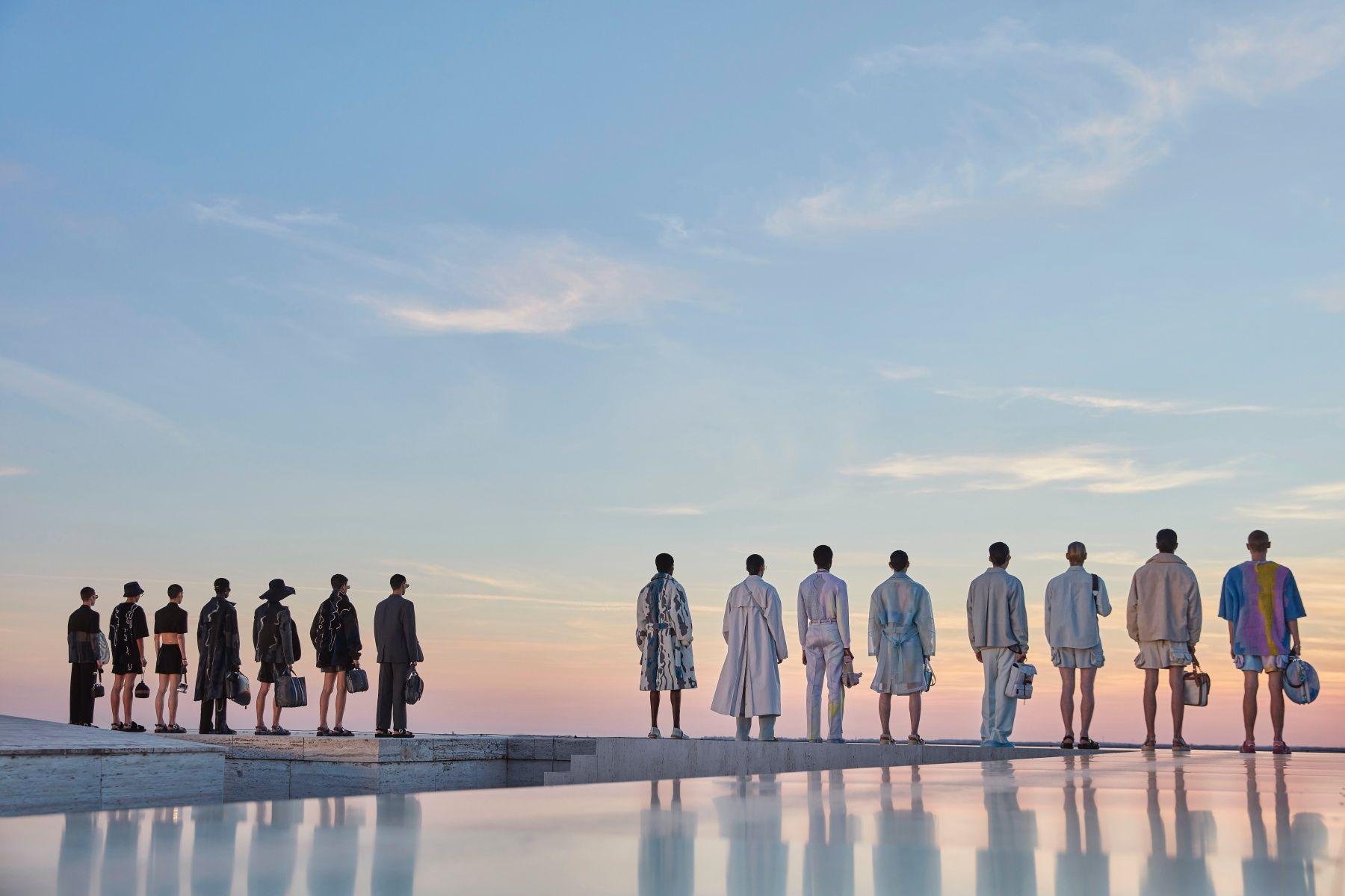 Fendi 2022 春夏男裝 7 大亮點一次看:大露螞蟻腰、解放雙腿,重新定義男人味