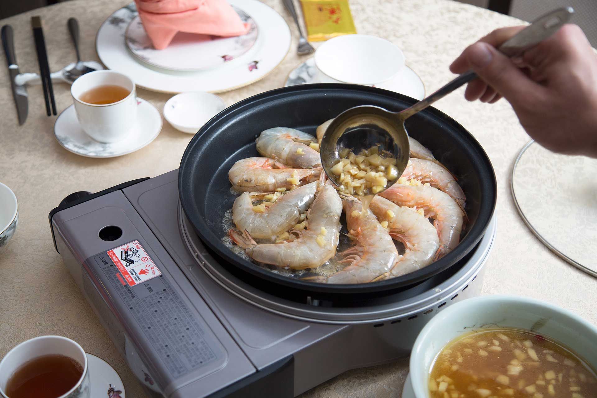 Poached prawns with Chinese yellow wine