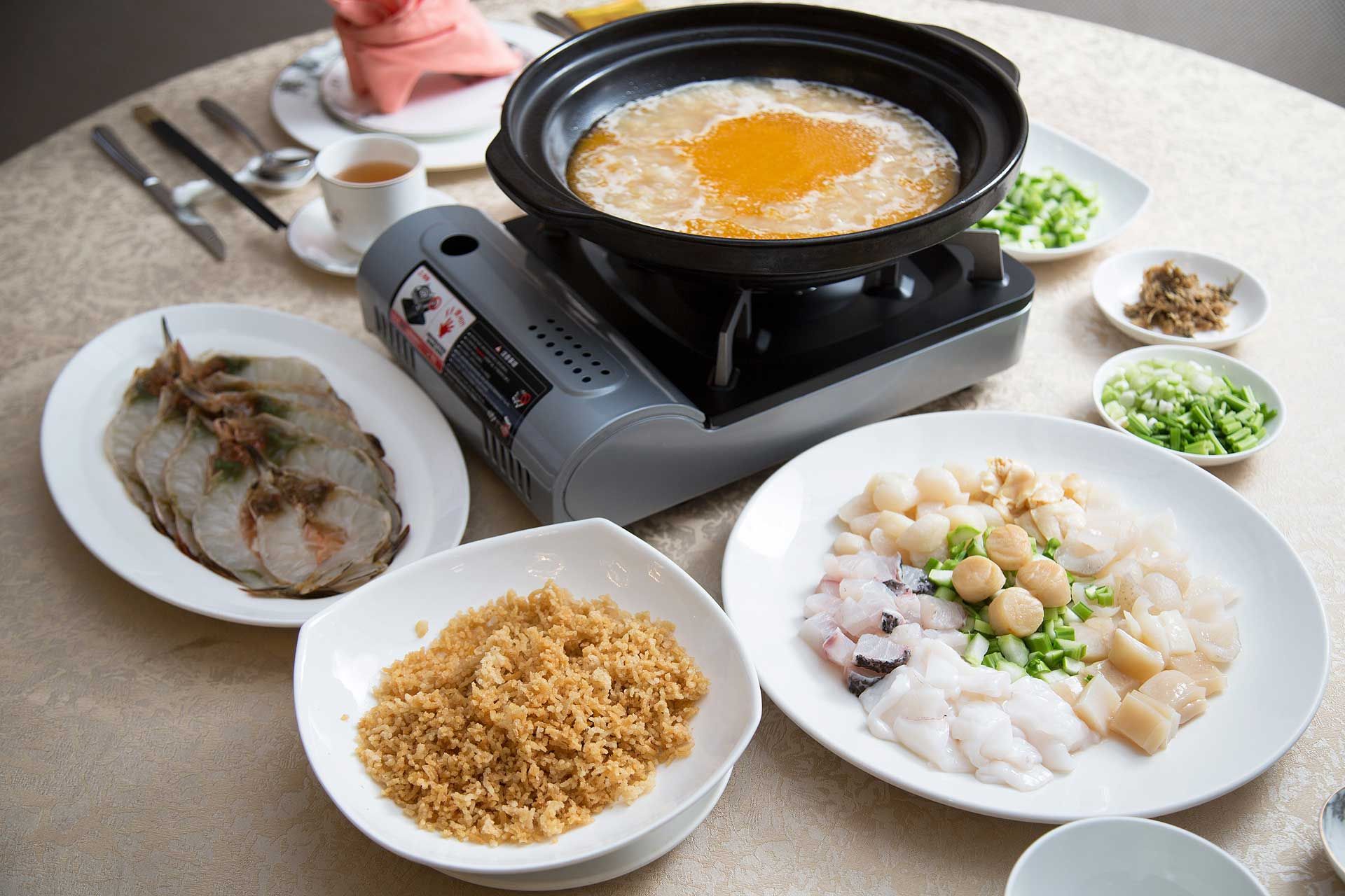 Shanghainese style crispy soup rice with assorted seafood