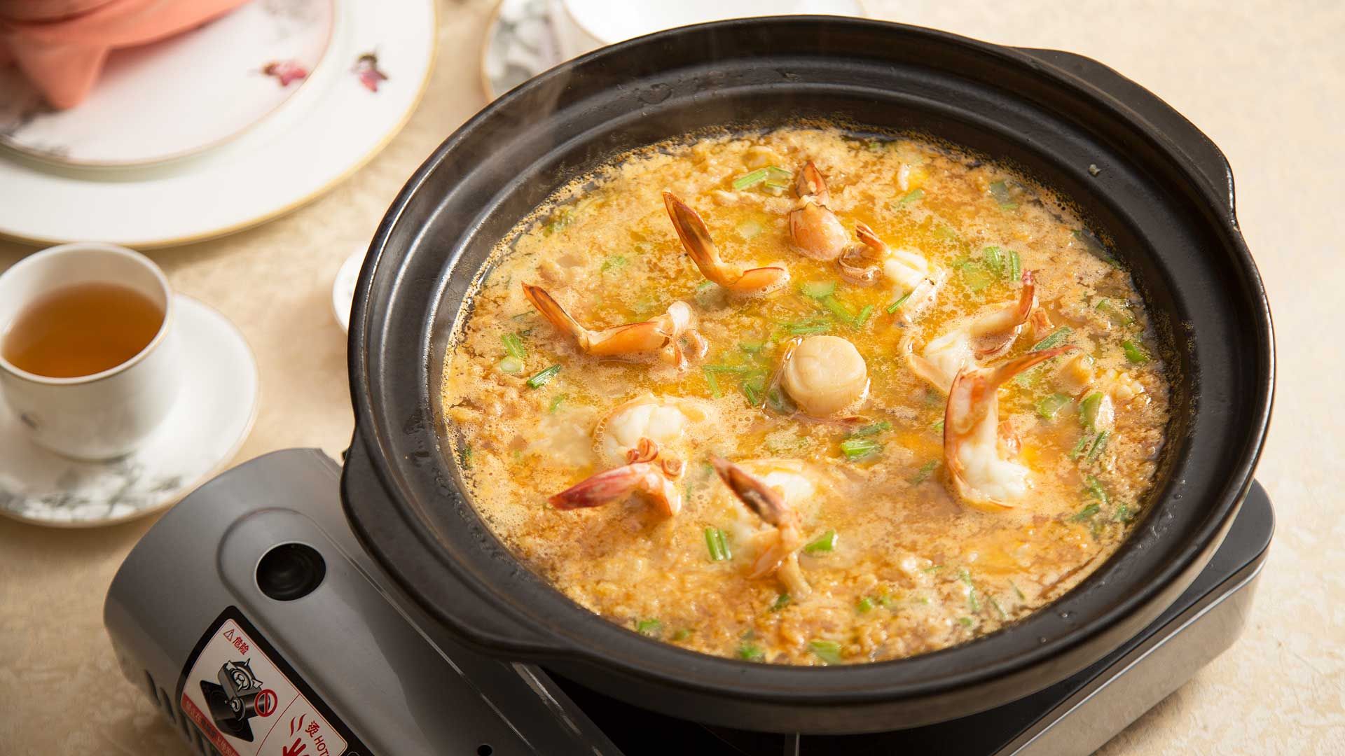 Shanghainese style crispy soup rice with assorted seafood (2)