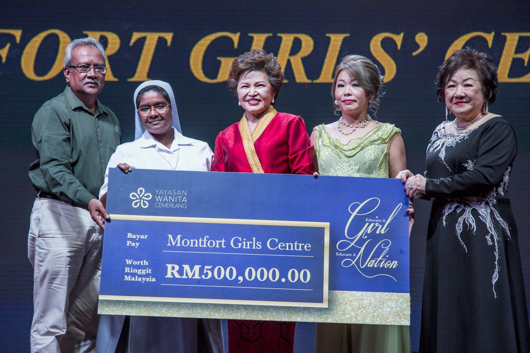 Deputy Director of Montfort Boys Town S. Arul, Sister Roslin Zaccharius, Datuk Dr Stella Chin and Tan Sri Dr Ng Yen Yen