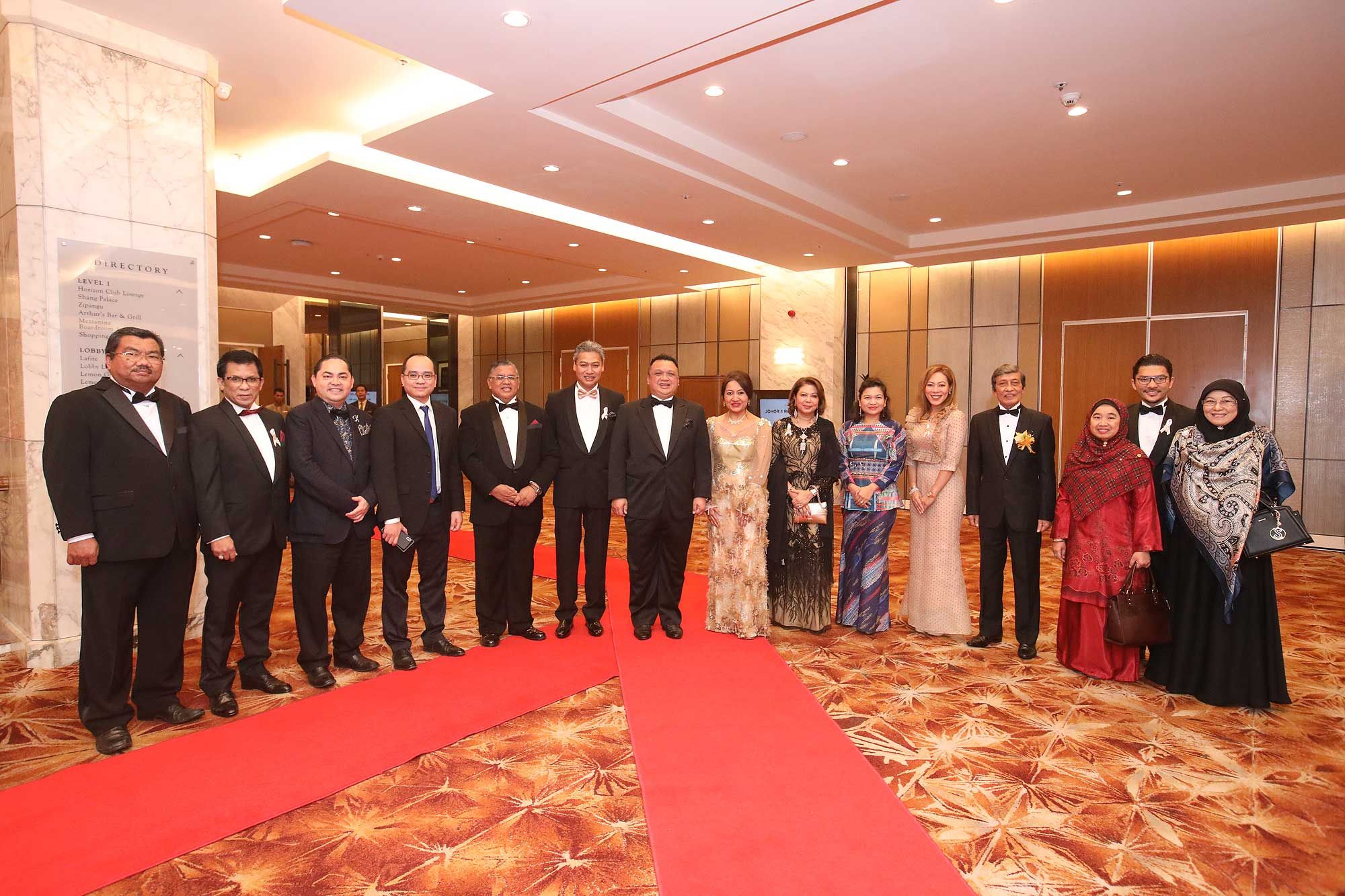 Representatives of University Malaysia of Perlis (UniMAP), Autism Buddies, Yayasan Tuanku Syed Putra and members of the Perlis royal family