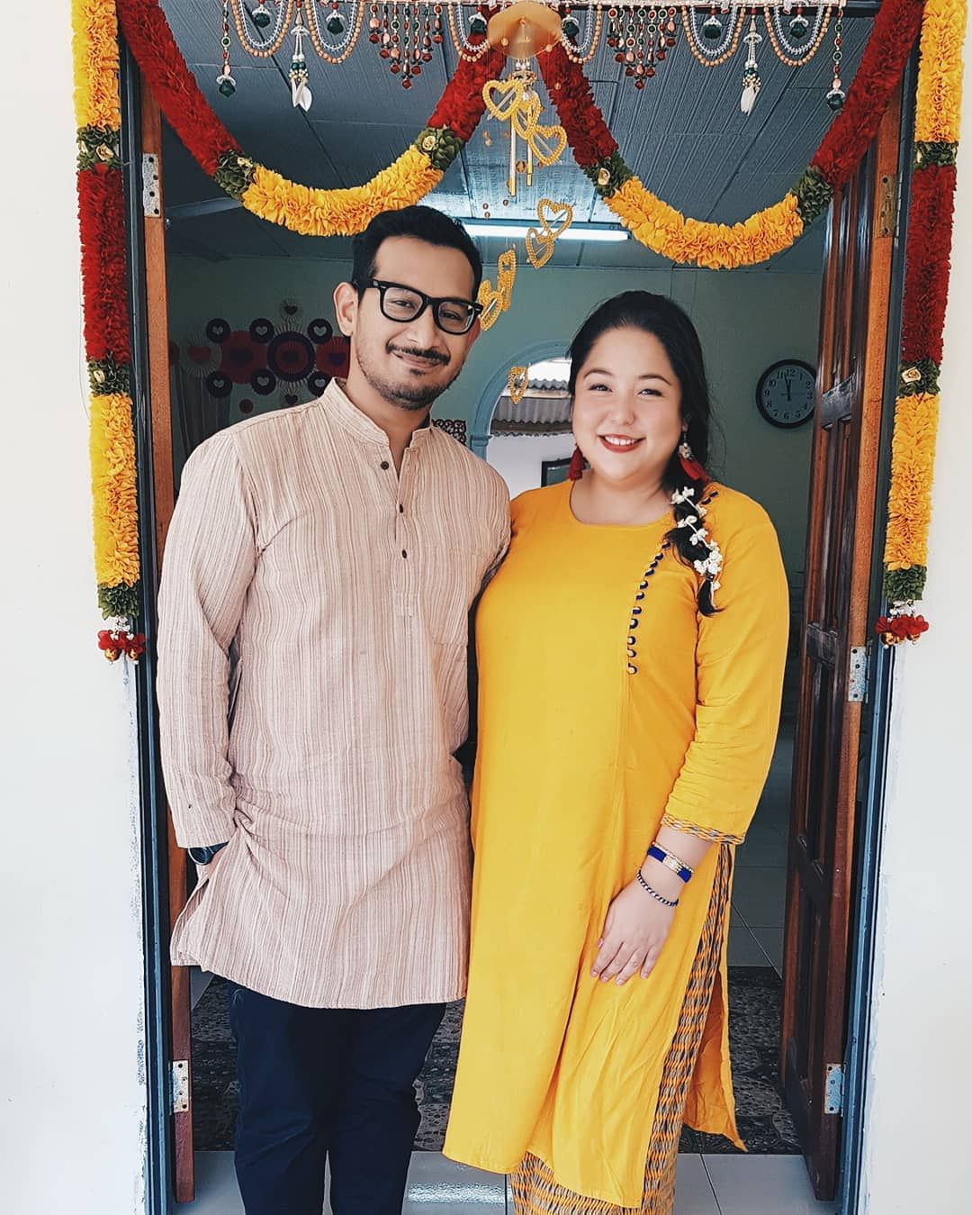 Cheery Ili Sulaiman dons a canary yellow outfit, primed to kick off the bright occasion with her beau. Photo: Courtesy of @ilisulaiman / Instagram