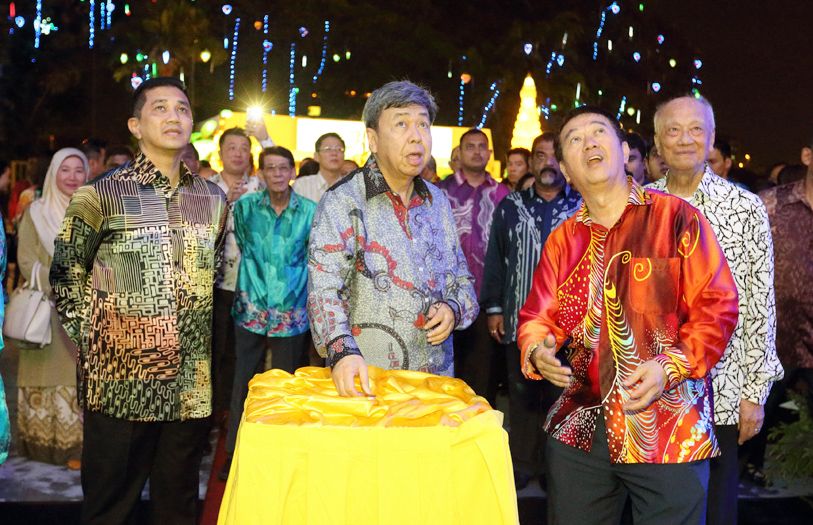 The biggest surprise was the surprise celebration for the birthday of the Sultan of Selangor, HRH Sultan Sharafuddin Idris Shah, cordially organised by Tan Sri Lee Kim Yew.