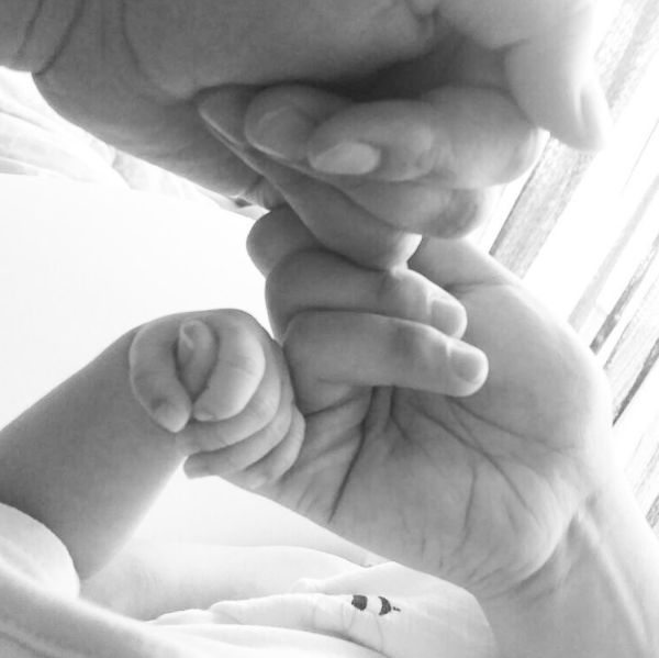 There’s nothing more poignant than welcoming a new family member, and Malisse Tan and Azrul Izham immortalised their first Valentine’s hand-in-hand together with baby Aleya. (screengrab: @malisse.tan)