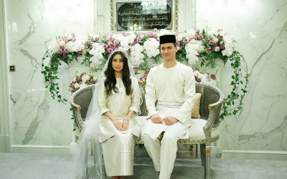 All the best wishes to the new royal couple of Johor, Tunku Aminah and Dennis Muhammad Abdullah (Photo: @theroyaljohor)