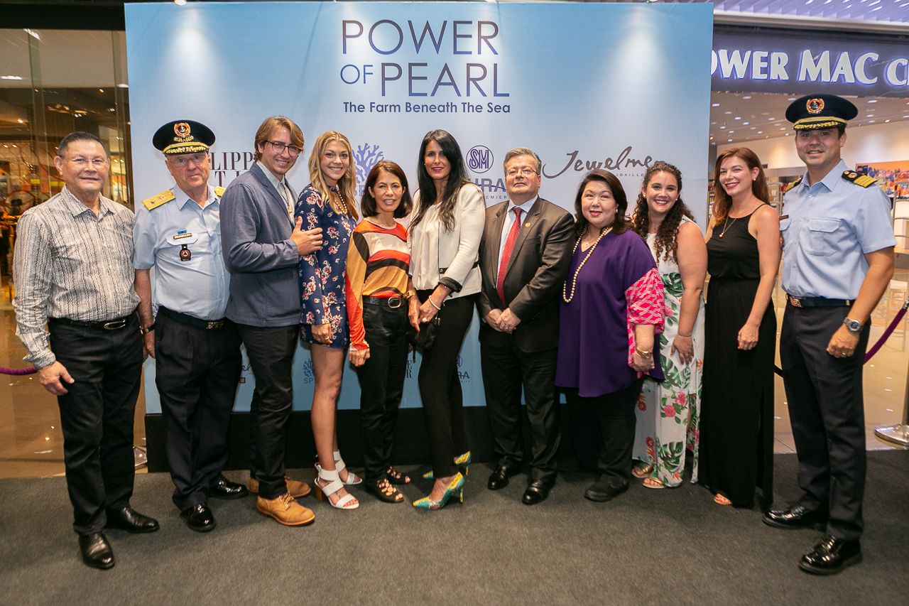 Jewelmer Group Chairman Manuel Cojuangco, Jewelmer President and CEO Jacques Branellec, Power of Pearl Directors Robert Taylor Higgins and Ahbra Cale Perry, Gina Lopez, Amb. Nicolas Galey and Madame Camelia Galey, Irene Martel Francisco, Alex Cirillo and Dani Faith Leonard, COMMO Jacques Christophe Branellec