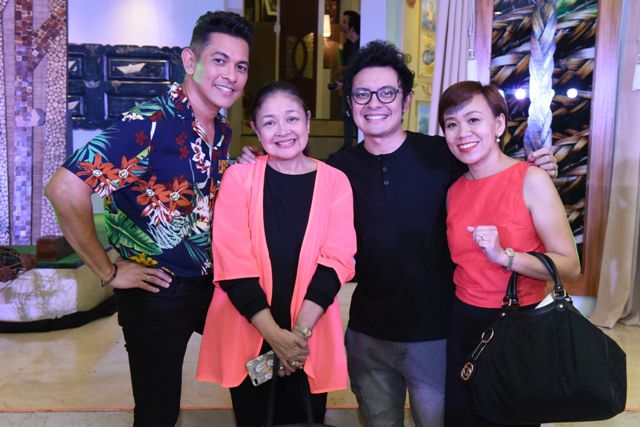 Gary Valenciano, Shining Light Foundation’s Angeli Pangilinan-Valenciano, Paolo Valenciano and Ayala Malls Consumer Engagement Marketing Manager Tin Enriquez – Yabao