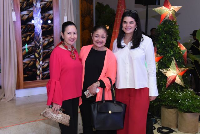 Mia Borromeo, Shining Light Foundation’s Angeli Pangilinan-Valenciano and Ayala Malls Deputy Head Mariana Zobel de Ayala