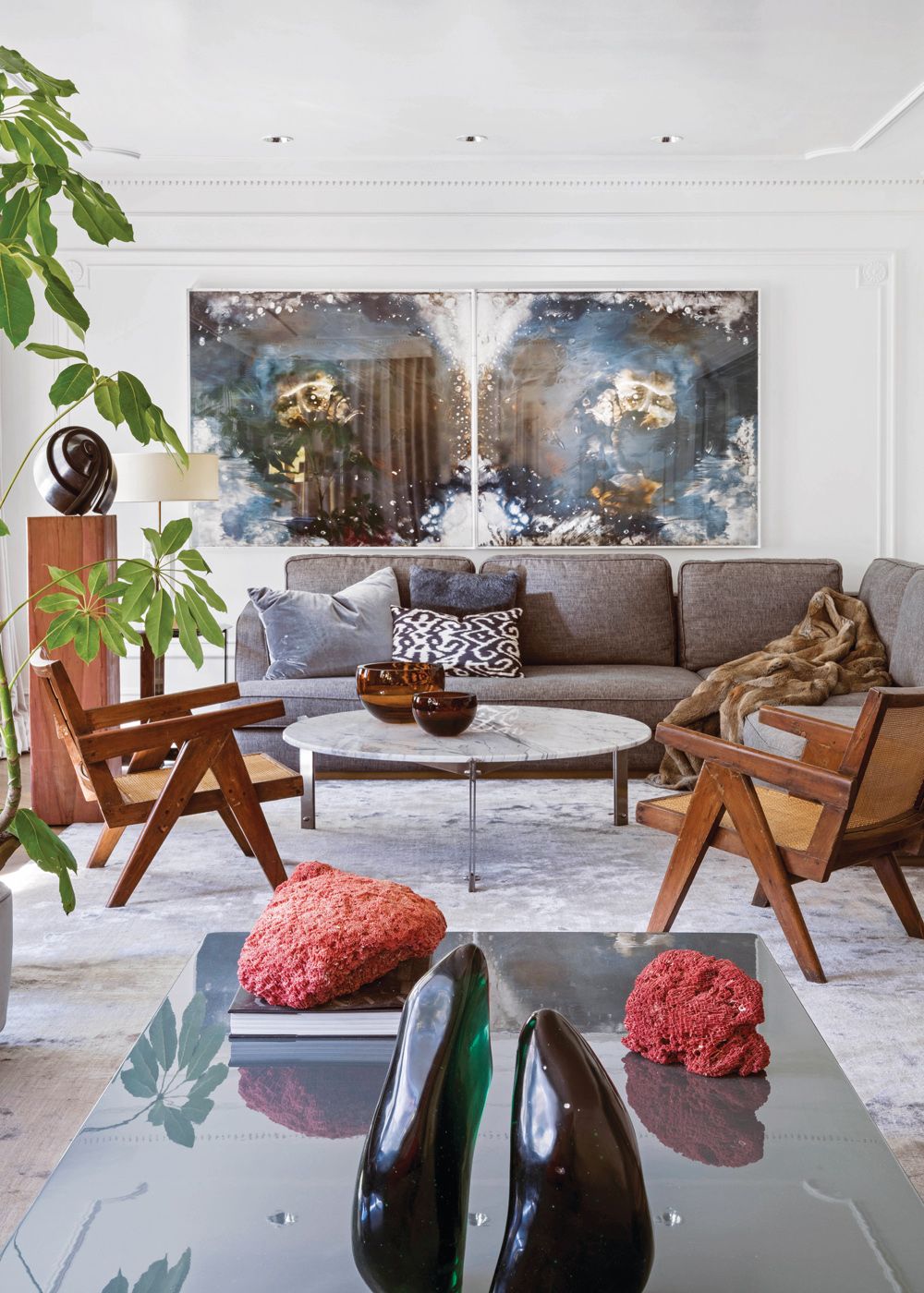 Parisian style apartment outdoor dining area in Barcelona, Jamie Beriestain