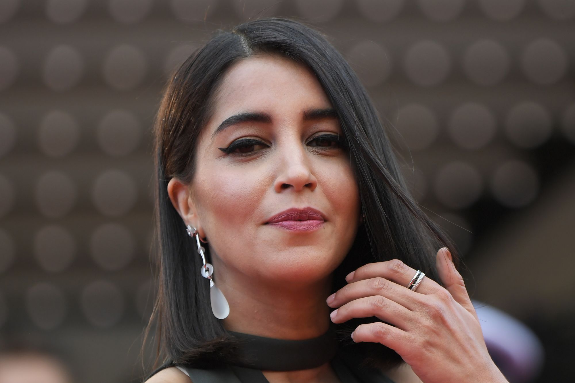 French actress Leïla Bekhti walked the red carpet in a black dress, accessorized with Boucheron 'Gouttes' pendant earrings made of rock crystal, white gold and diamonds.