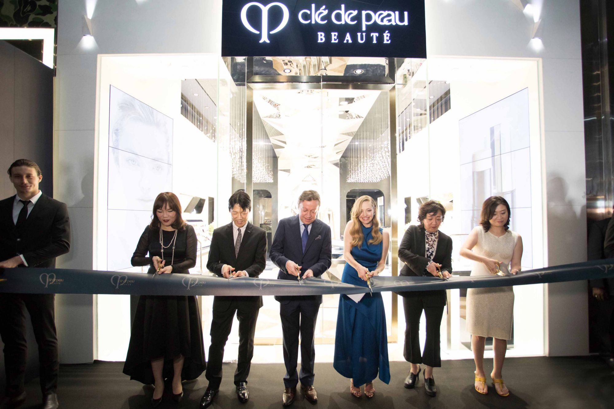 Jessica Fun (Regional Brand Director of Clé de Peau Beauté), Tatsuya Nagai (Vice President of Marketing for Shiseido Asia Pacific), Jean Philippe Charrier (President of Shiseido Asia Pacific), Amanda Seyfried, Yukari Sukuzi (Global Brand Director, Clé de Peau Beauté), Mizuki Hashimoto (Global Marketing Director, Clé de Peau Beauté)