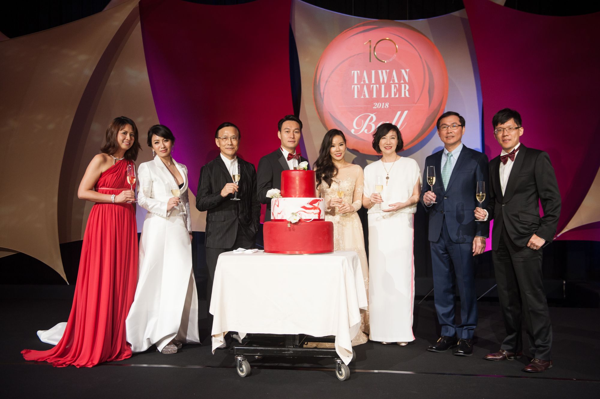 (由左至右)Taiwan Tatler總編輯黃千慈,蔡佳宸,王俠軍,陳逸霖、陳孟妮伉儷,Edipresse Media集團台灣區總經理梁茗芬,李玉鼎,何承育。
